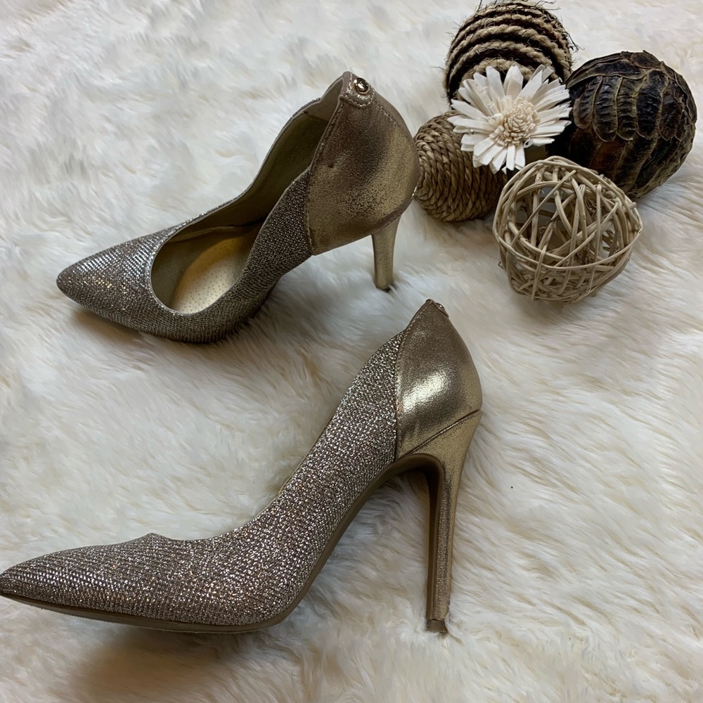 Guess - Picture 3 of 5